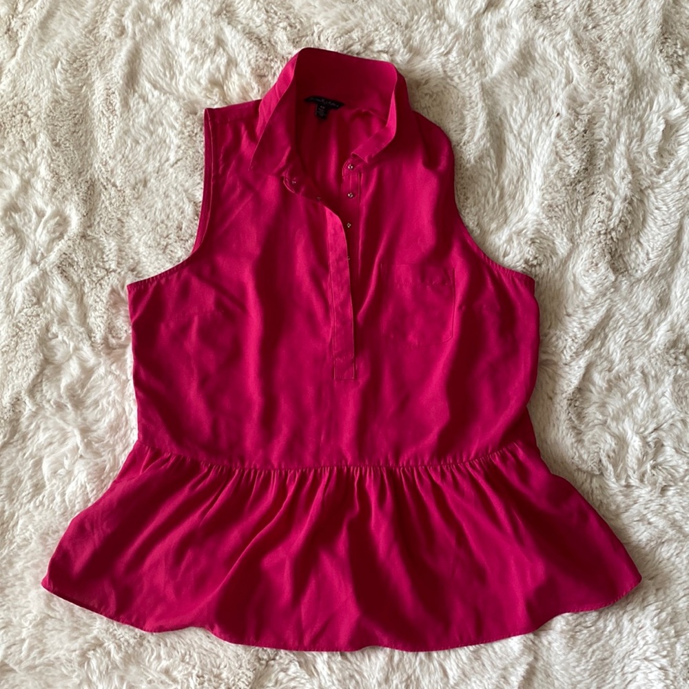 Size M in fushia.